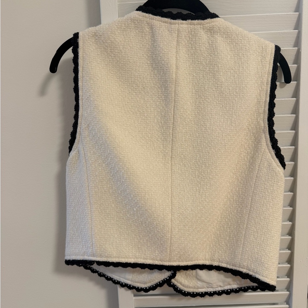 Maje White Bouclé Vest with Black Scalloped Trim - Picture 3 of 4